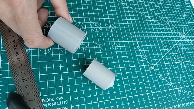 «Ньютоновский стаканчик» (Newton's Gravity Defying Puzzle)